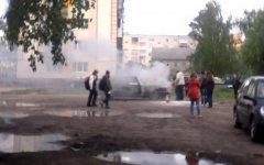 На улице Победы у автомобиля «Ауди-80» выгорел моторный отсек