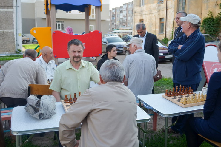 22 июля в Гусеве стартовал общегородской шахматный турнир