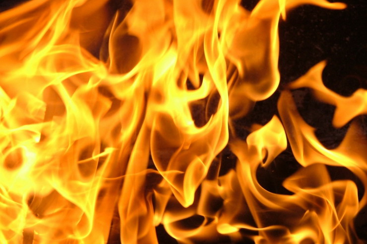 На улице Дачная в городе Гусеве произошел пожар в бане