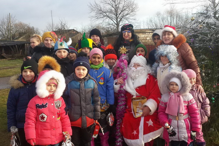 Ломовская библиотека совместно с местными активистами провела новогодний праздник для детей