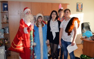 Волонтёры колледжа собрали деньги на подарки и провели новогодний праздник в Гусевском Доме ребенка