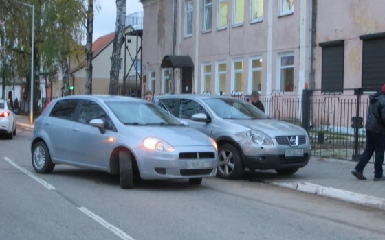 На улице Зои Космодемьянской автомобиль «Fiat» при попытке поворота столкнулся с автомобилем «Nissan»